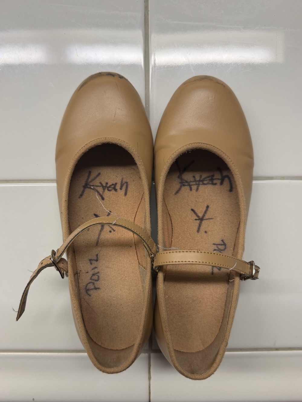 Bloch tap Shoes - Little girls 1.5